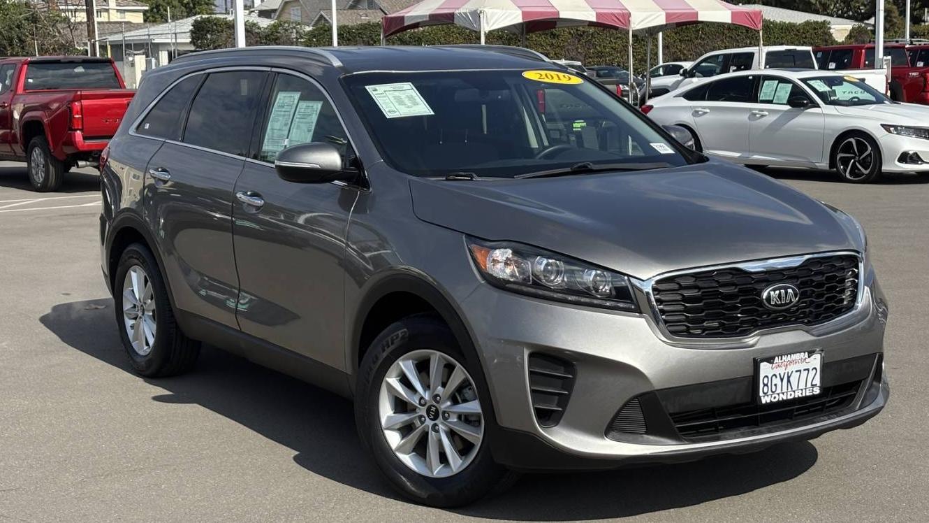 KIA SORENTO 2019 5XYPG4A38KG459512 image