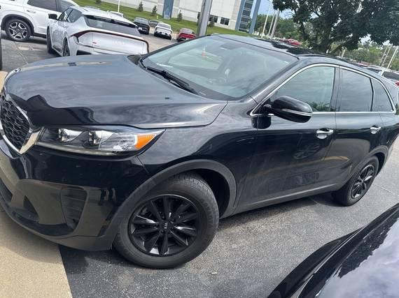 KIA SORENTO 2019 5XYPG4A30KG575562 image