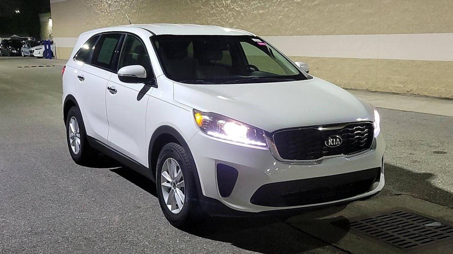 KIA SORENTO 2019 5XYPG4A31KG546524 image