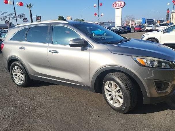 KIA SORENTO 2018 5XYPG4A30JG338360 image