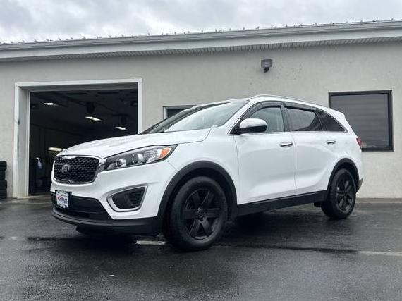 KIA SORENTO 2018 5XYPG4A33JG368131 image