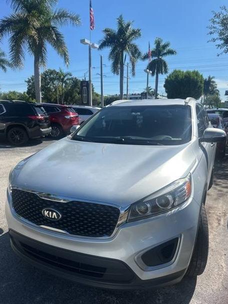 KIA SORENTO 2018 5XYPG4A34JG388291 image