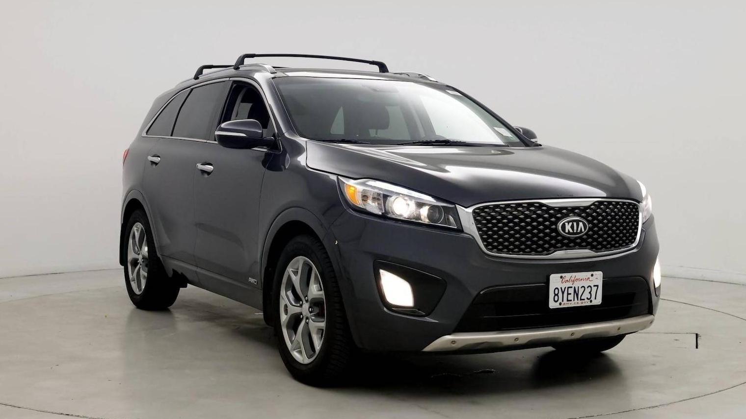 KIA SORENTO 2018 5XYPKDA50JG390085 image