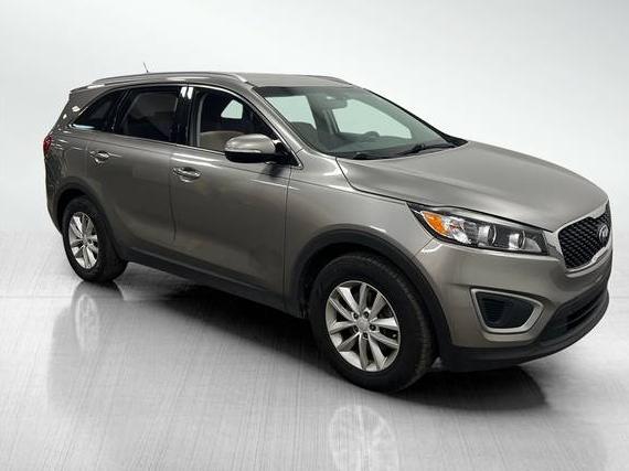 KIA SORENTO 2018 5XYPG4A57JG375357 image