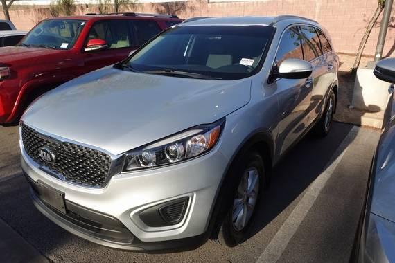 KIA SORENTO 2018 5XYPG4A36JG426569 image
