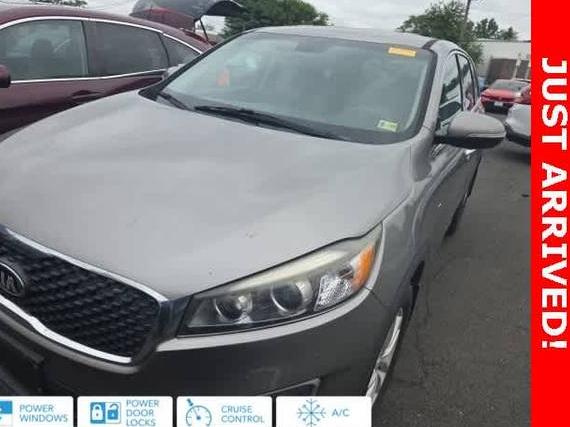 KIA SORENTO 2017 5XYPG4A3XHG210136 image