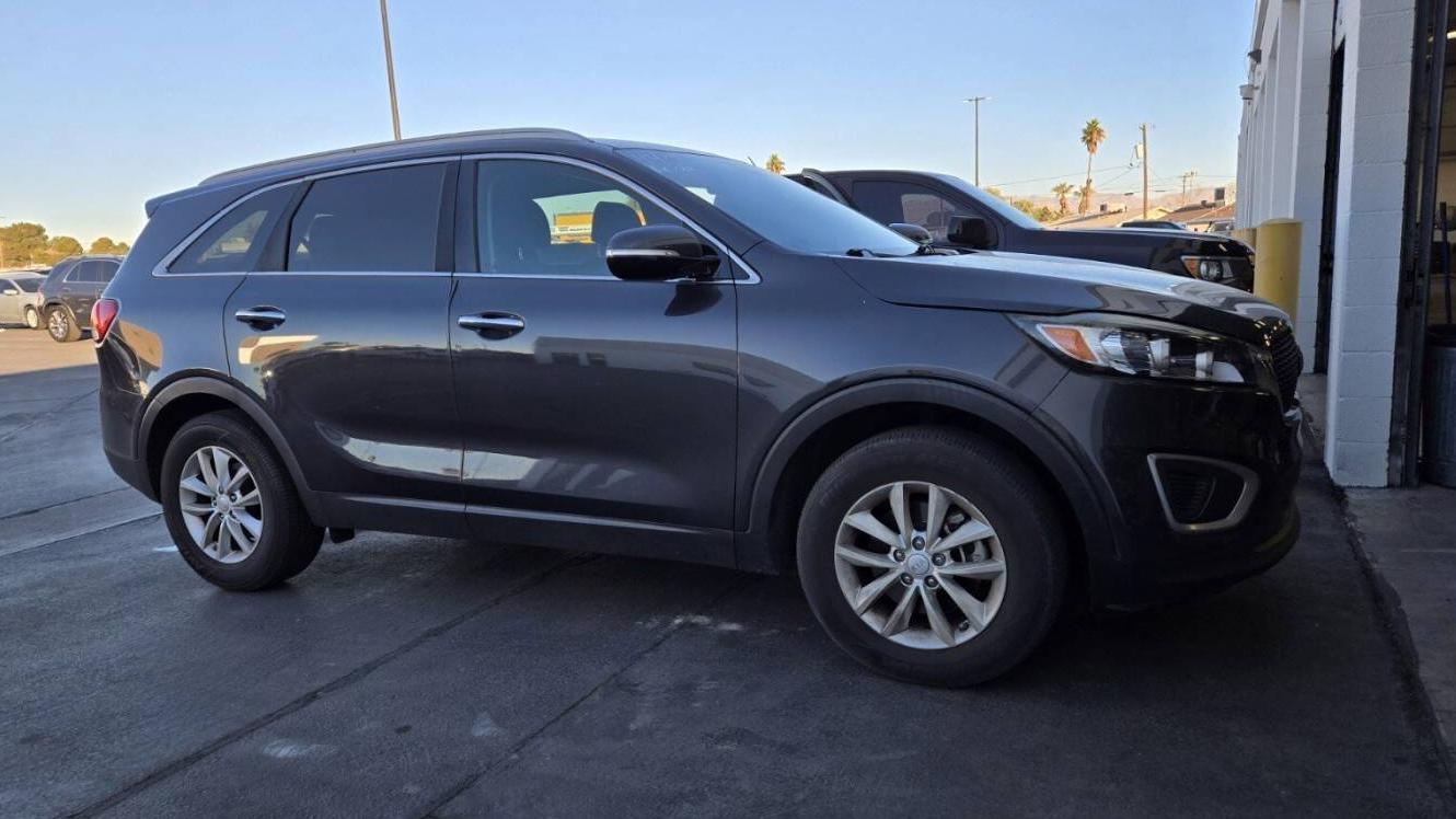 KIA SORENTO 2017 5XYPG4A38HG298717 image