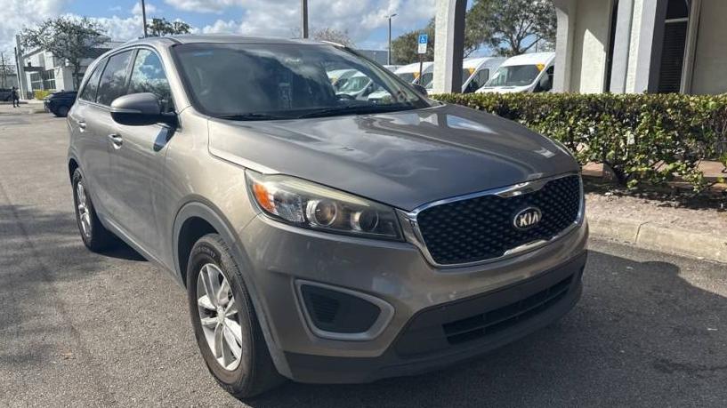 KIA SORENTO 2017 5XYPG4A35HG226910 image