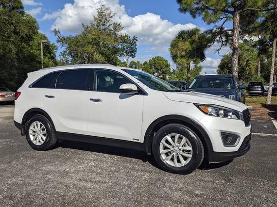 KIA SORENTO 2017 5XYPGDA38HG329366 image
