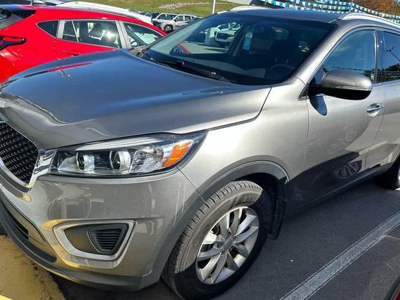 KIA SORENTO 2017 5XYPG4A33HG326410 image
