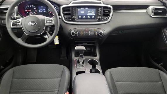 KIA SORENTO 2020 5XYPG4A35LG697755 image