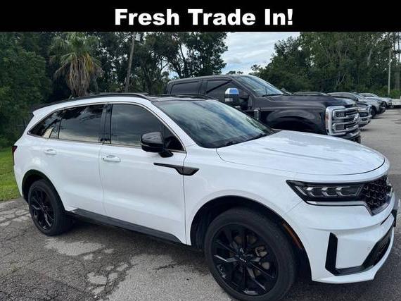 KIA SORENTO 2022 5XYRK4LF3NG090383 image