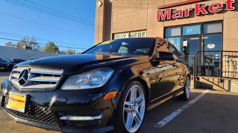MERCEDES-BENZ C-CLASS 2012 WDDGF4HB2CR236925 image