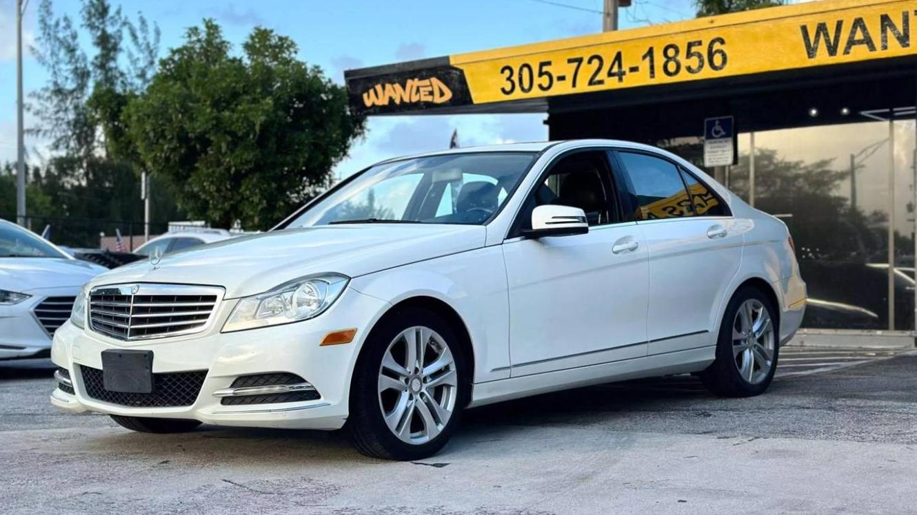 MERCEDES-BENZ C-CLASS 2012 WDDGF8BB4CA608036 image