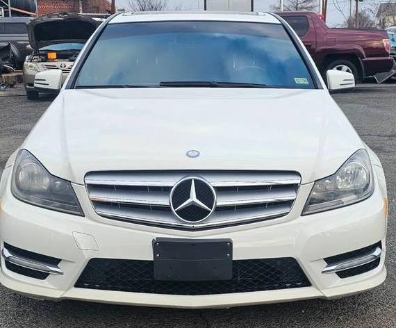 MERCEDES-BENZ C-CLASS 2012 WDDGF8BB8CR210698 image