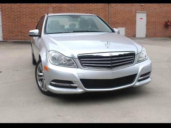 MERCEDES-BENZ C-CLASS 2012 WDDGF4HB1CR210994 image