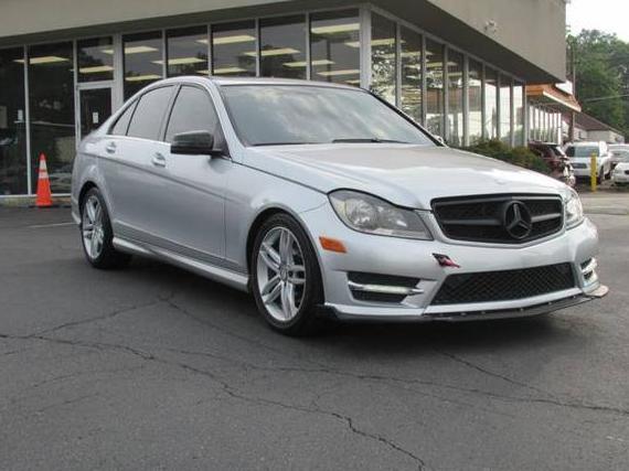MERCEDES-BENZ C-CLASS 2012 WDDGF8BB8CR198570 image