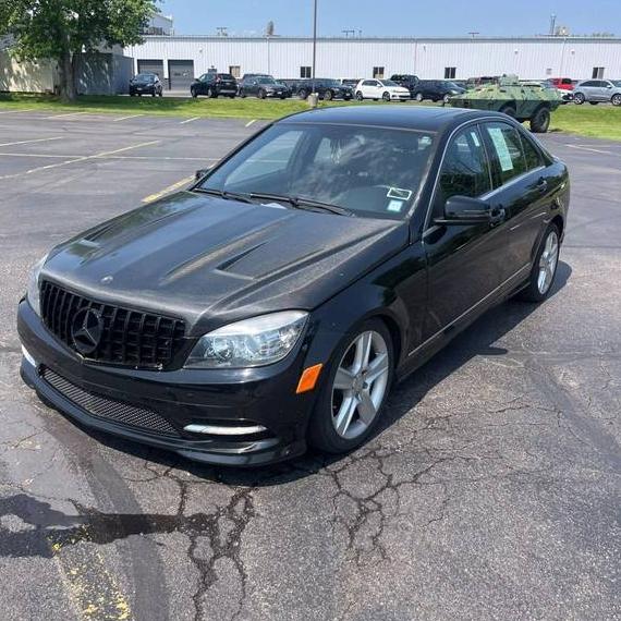MERCEDES-BENZ C-CLASS 2011 WDDGF8BB2BR175994 image