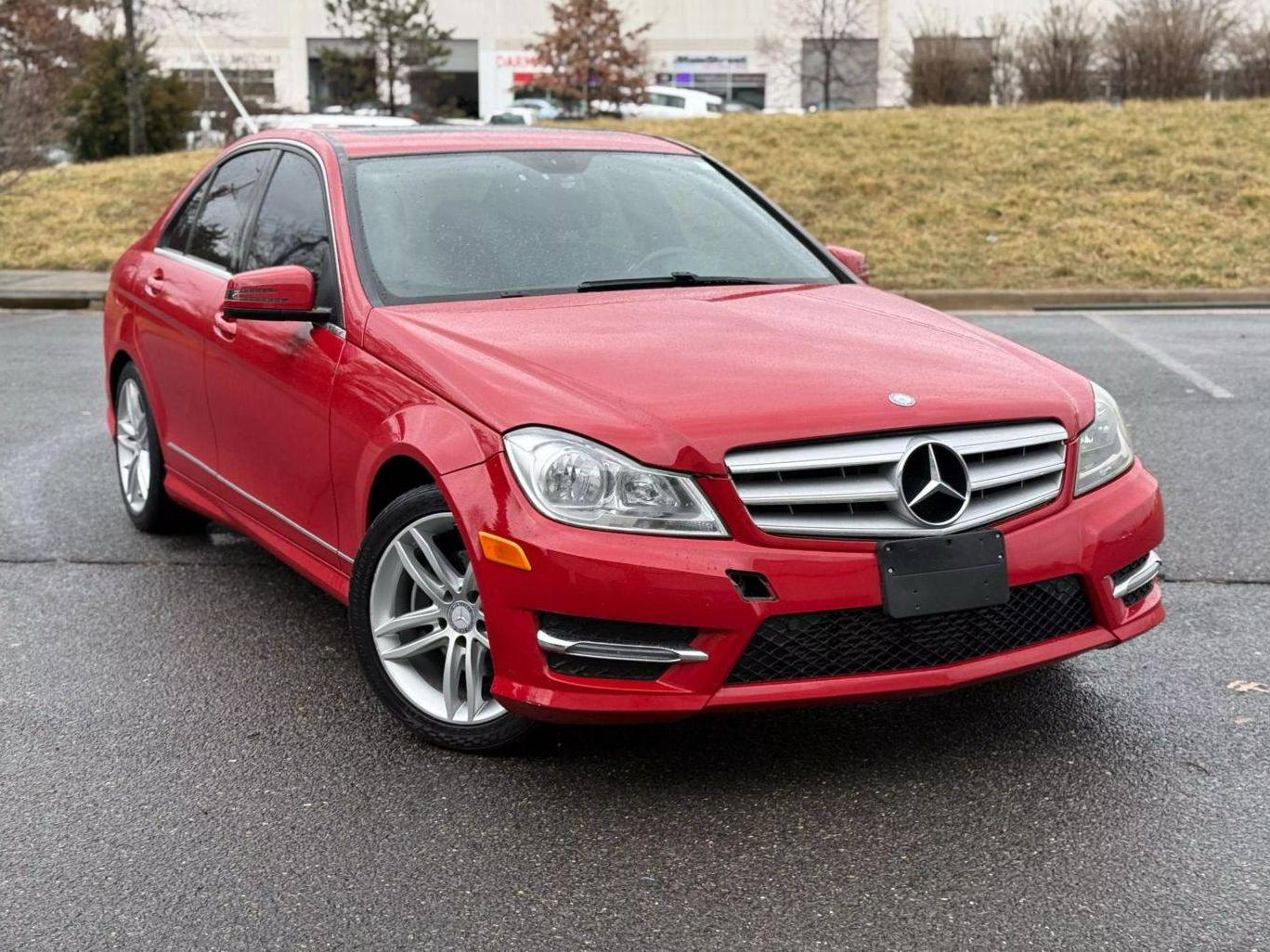 MERCEDES-BENZ C-CLASS 2013 WDDGF4HB8DA830371 image