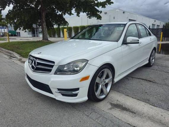 MERCEDES-BENZ C-CLASS 2014 WDDGF4HB8EA965626 image