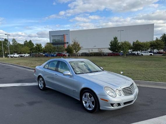 MERCEDES-BENZ E-CLASS 2007 WDBUF72X37B021490 image