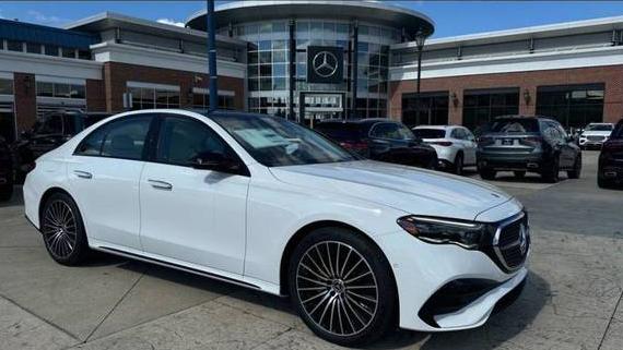 MERCEDES-BENZ E-CLASS 2025 W1KLF4HB1SA101494 image