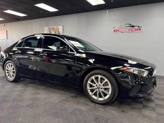 MERCEDES-BENZ A-CLASS 2019 WDD3G4FB8KW003422 image