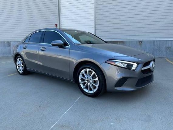 MERCEDES-BENZ A-CLASS 2019 WDD3G4FB9KW023470 image