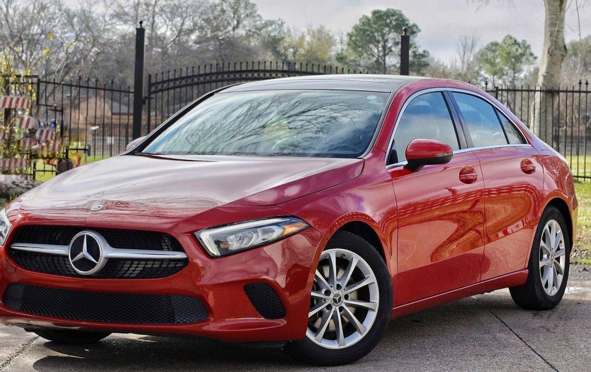 MERCEDES-BENZ A-CLASS 2019 WDD3G4FB4KW023134 image