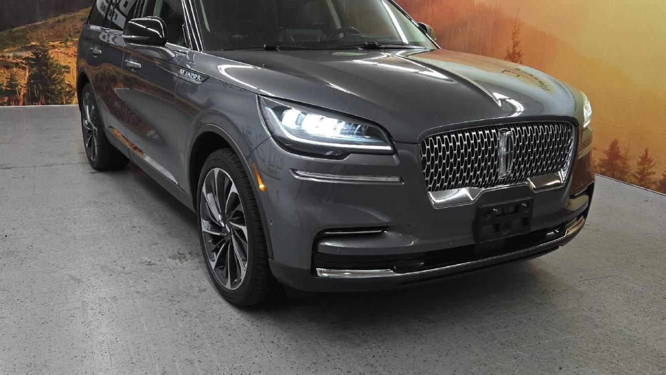 LINCOLN AVIATOR 2023 5LM5J7XC4PGL08861 image