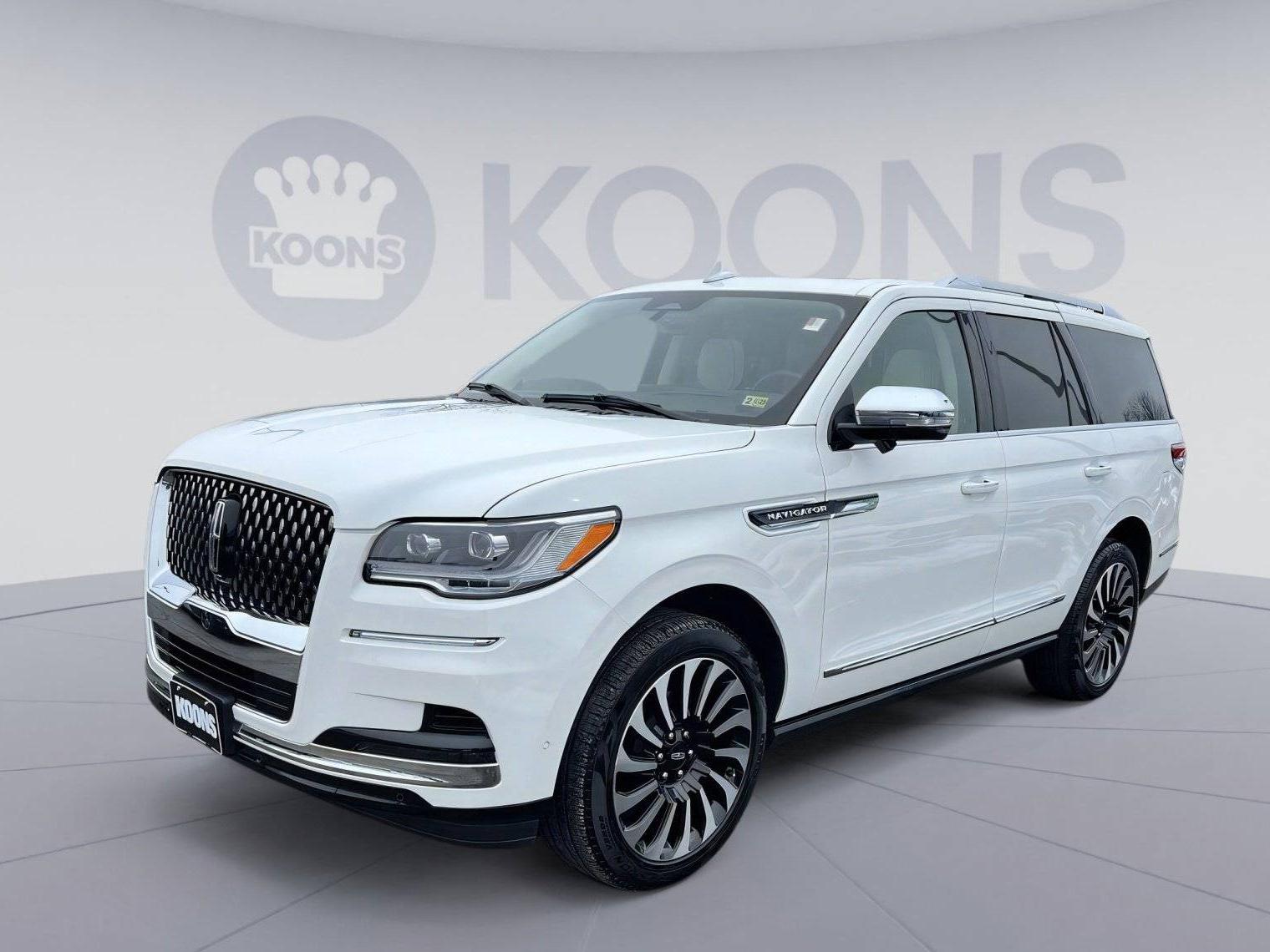 LINCOLN NAVIGATOR 2023 5LMJJ2TG3PEL00482 image