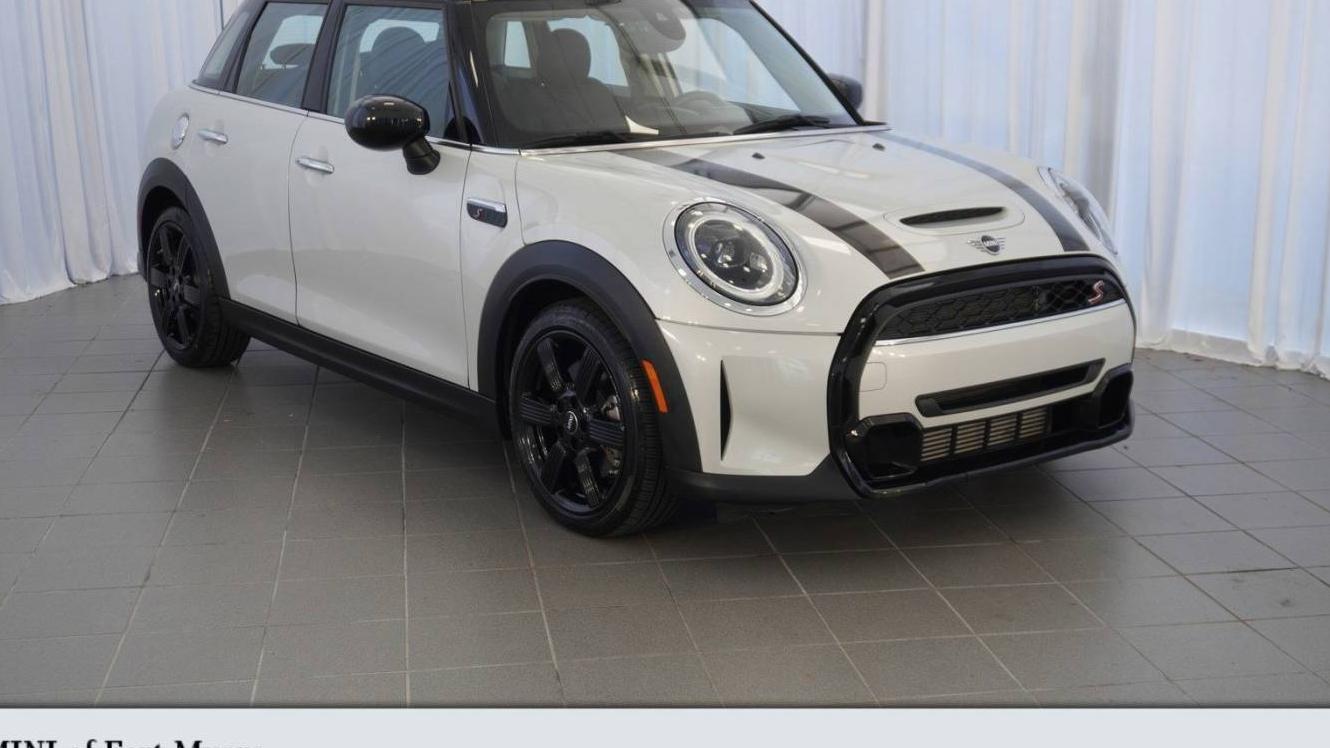 MINI HARDTOP 2023 WMW53DK0XP2S70592 image