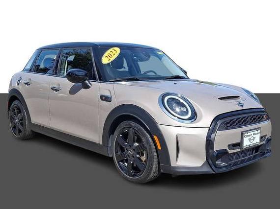 MINI HARDTOP 2023 WMW53DK0XP2T89176 image