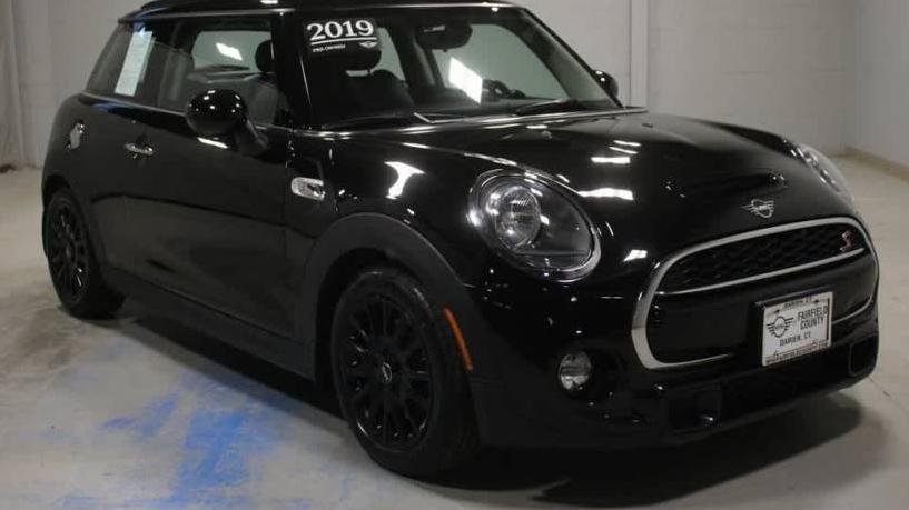 MINI HARDTOP 2019 WMWXP7C52K2A54403 image