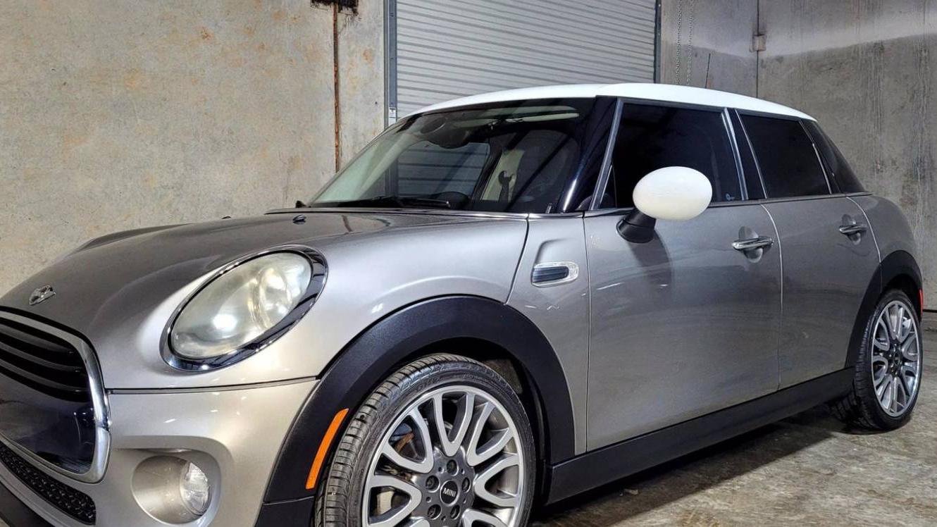 MINI HARDTOP 2018 WMWXU1C59J2F79883 image