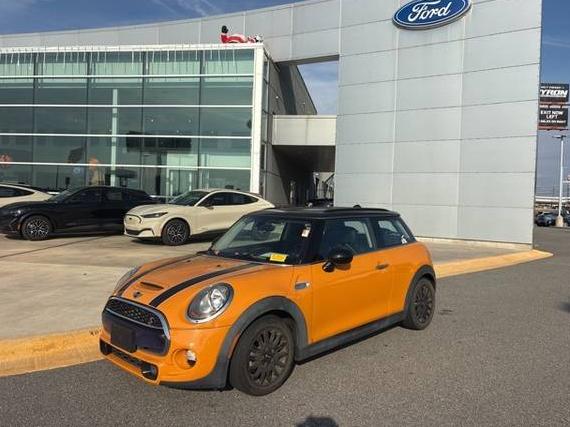 MINI HARDTOP 2018 WMWXP7C57J2A48806 image MINI HARDTOP 2018 WMWXP7C57J2A48806 image