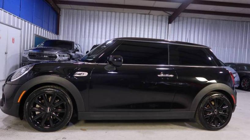 MINI HARDTOP 2021 WMWXR5C0XM2M96980 image