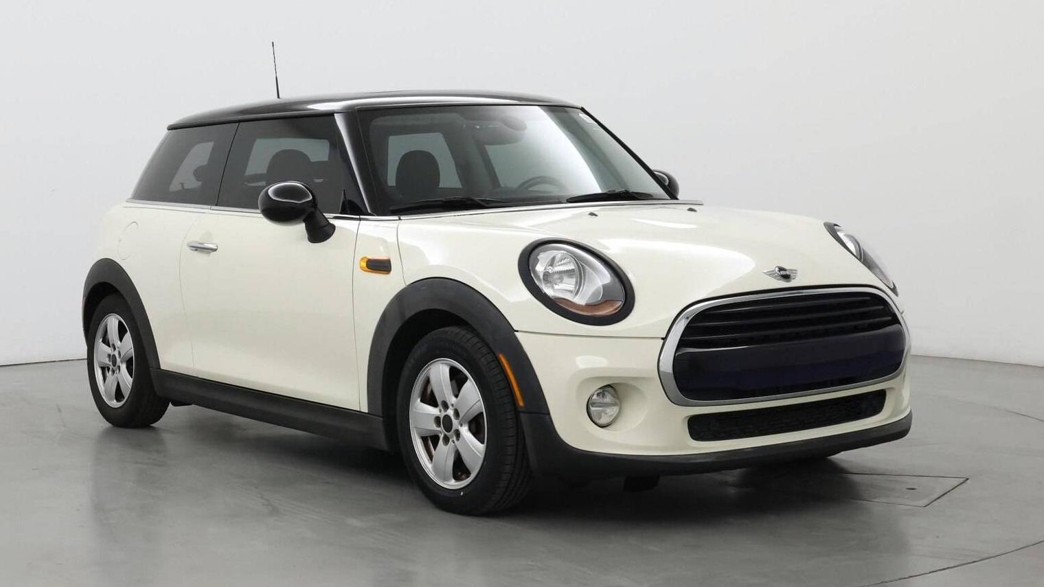 MINI HARDTOP 2017 WMWXP5C37H2F61888 image