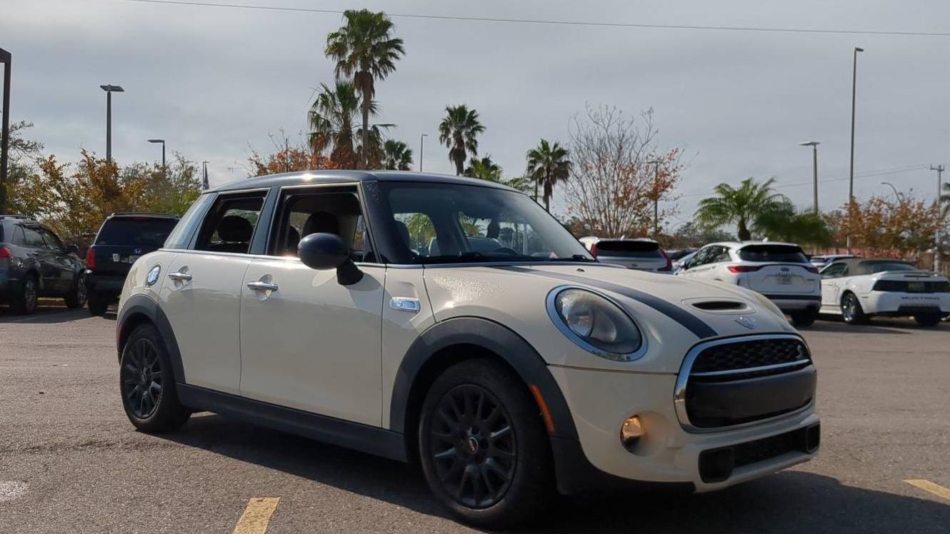 MINI HARDTOP 2017 WMWXU3C3XH2F48372 image