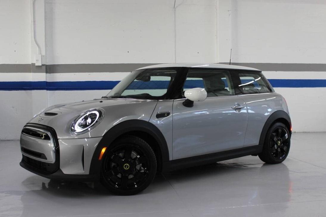 MINI HARDTOP 2024 WMW13DJ03R2V02288 image