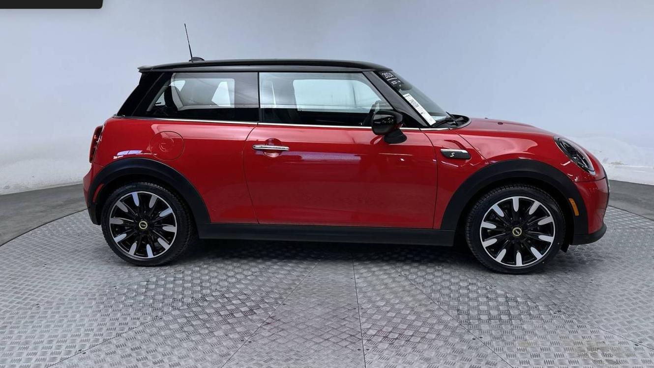 MINI HARDTOP 2024 WMW13DJ08R2V85250 image