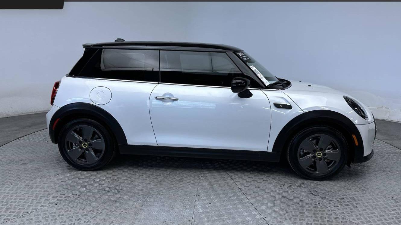 MINI HARDTOP 2024 WMW13DJ05R2V90986 image