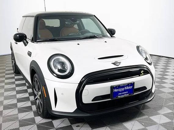 MINI HARDTOP 2024 WMW13DJ0XR2U63151 image