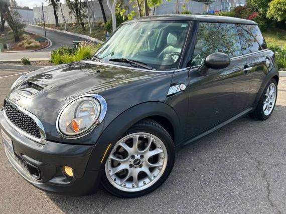 MINI HARDTOP 2011 WMWSV3C57BTY12073 image