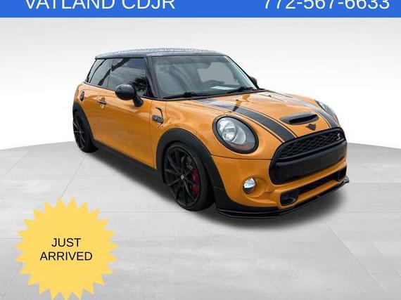 MINI HARDTOP 2015 WMWXP7C58F2A37496 image