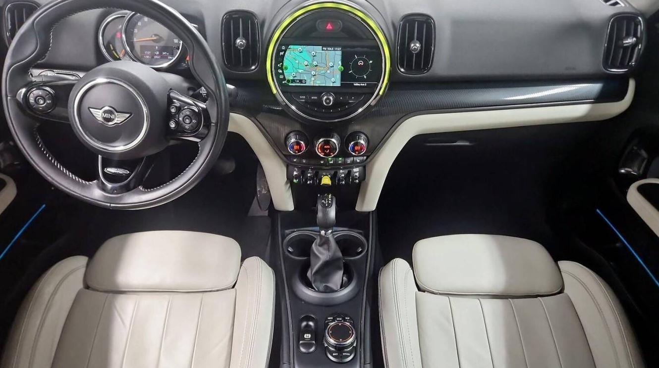 MINI COUNTRYMAN 2018 WMZYU7C41J3E56767 image