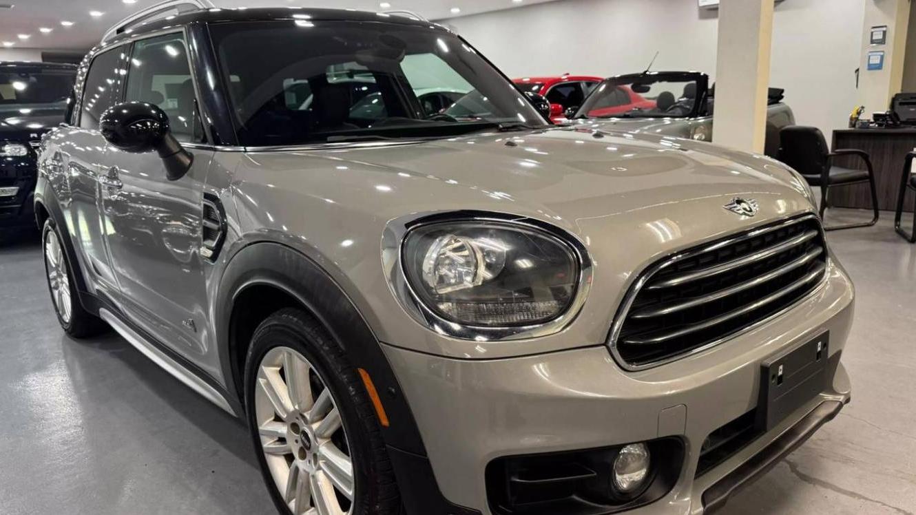 MINI COUNTRYMAN 2018 WMZYV5C33J3E04842 image