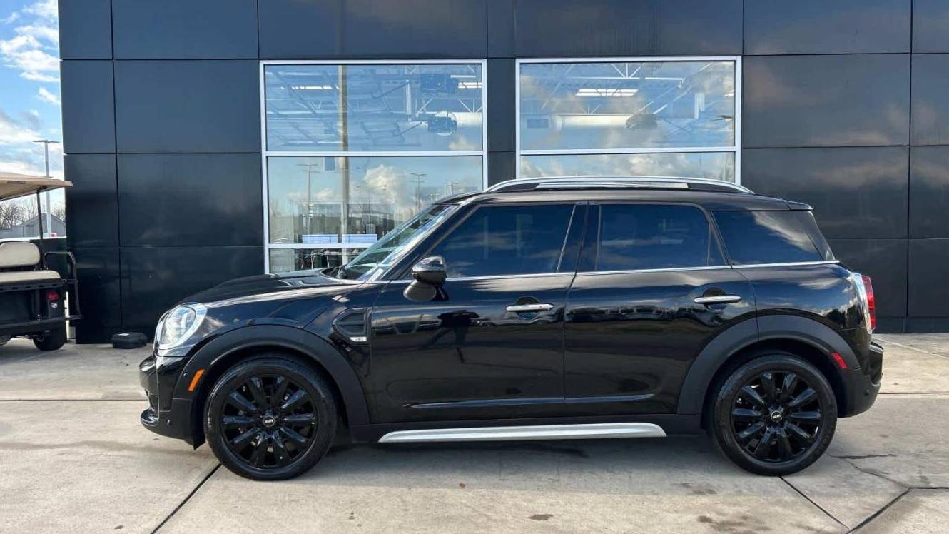 MINI COUNTRYMAN 2018 WMZYS7C38J3E09135 image