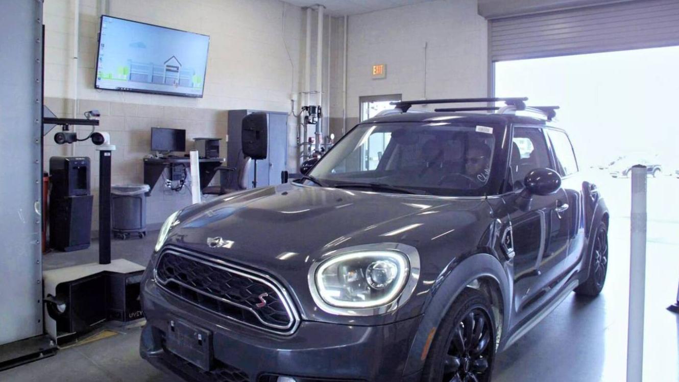 MINI COUNTRYMAN 2017 WMZYT5C3XH3D80362 image