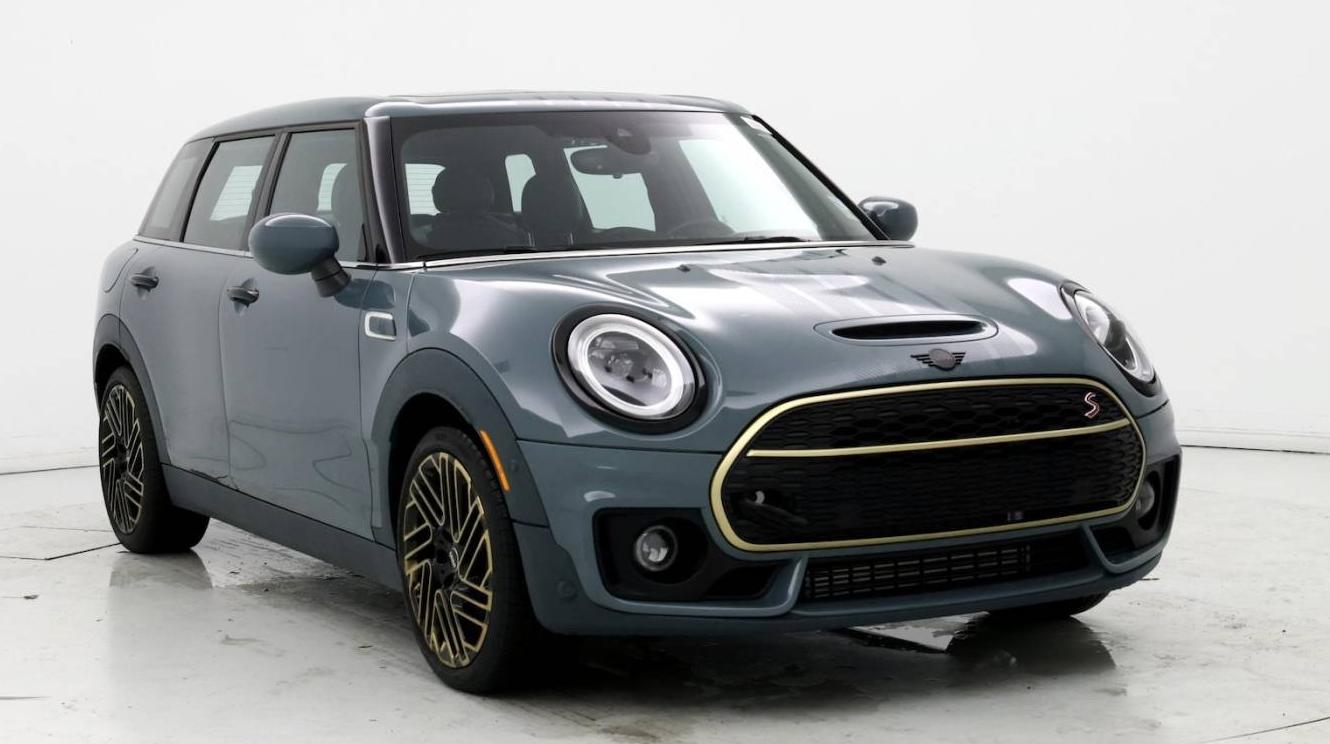 MINI CLUBMAN 2023 WMWLV7C04P2T77381 image